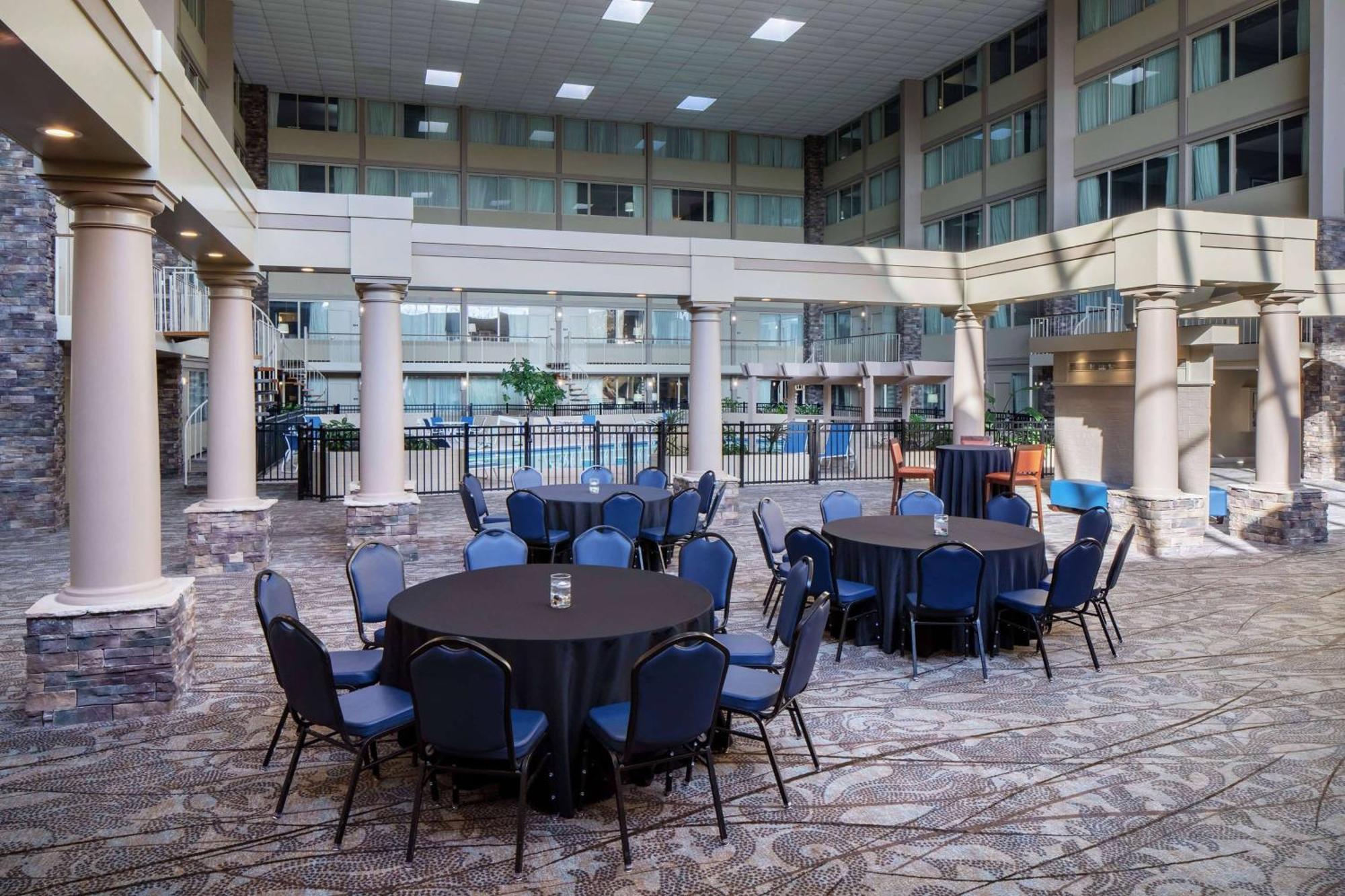 Wyndham Garden Westlake Exterior photo