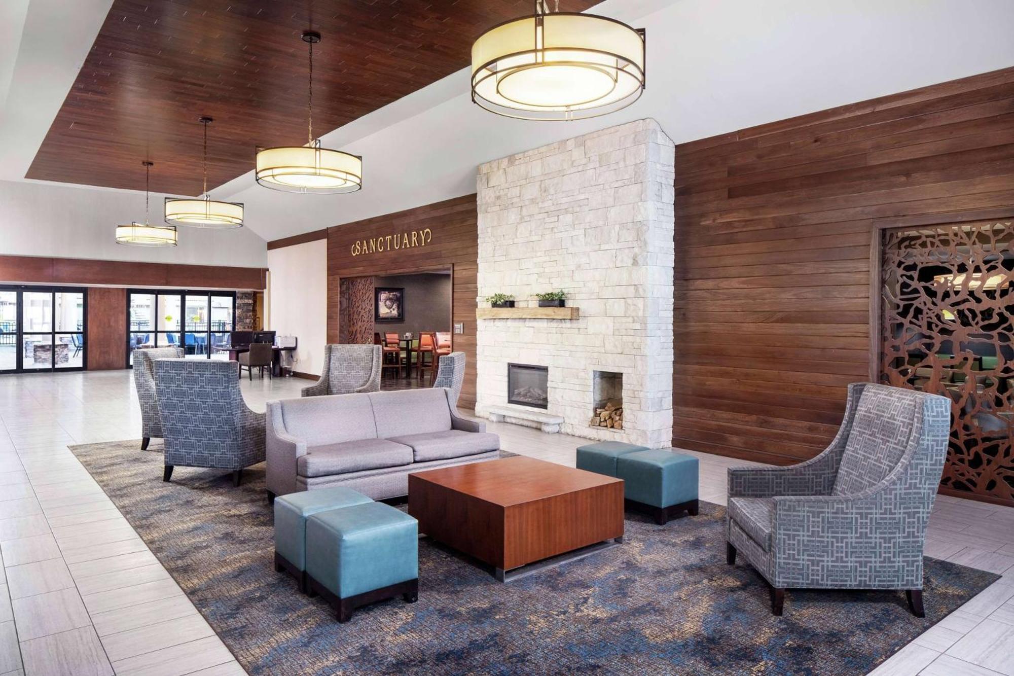 Wyndham Garden Westlake Exterior photo