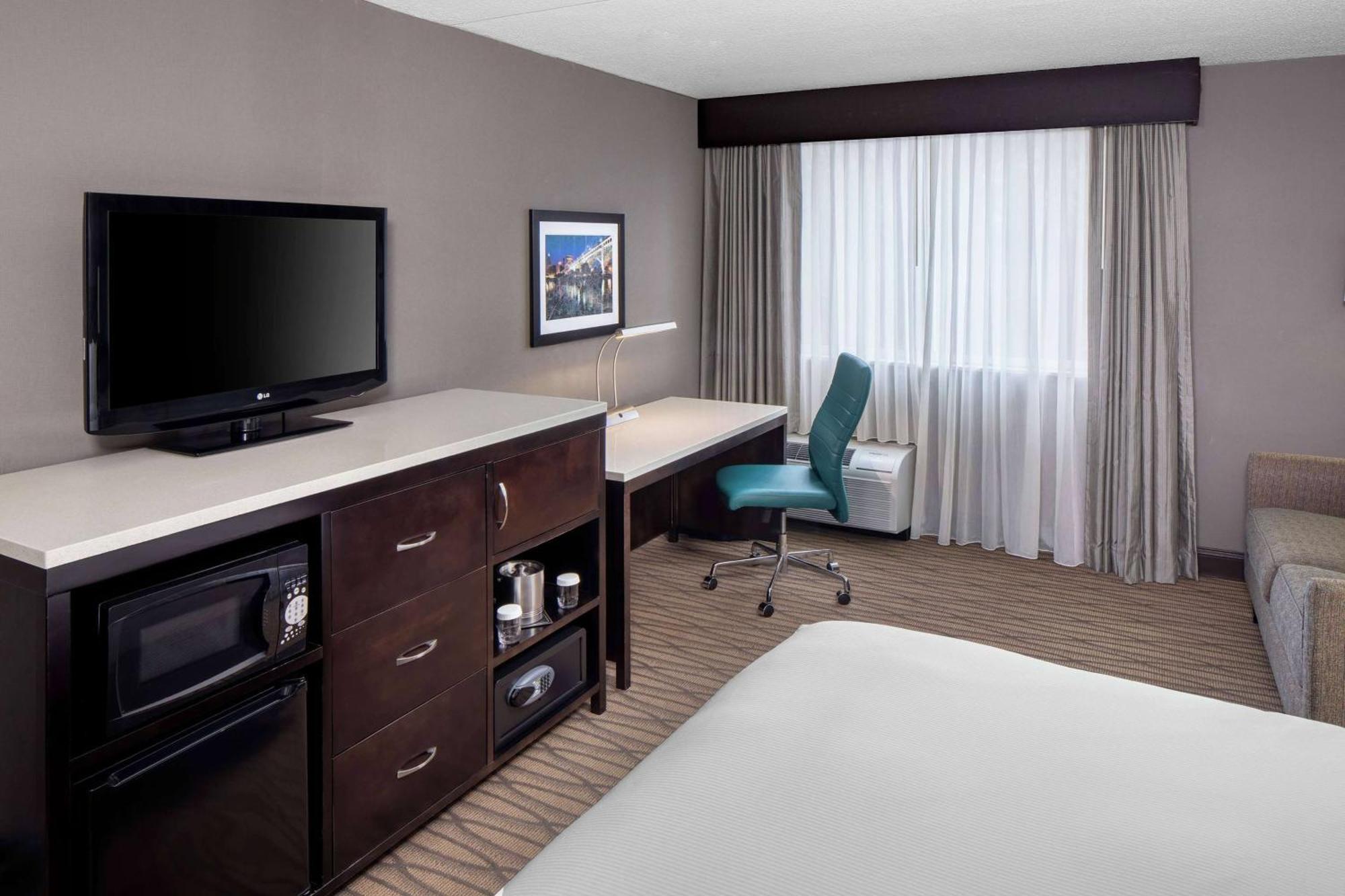 Wyndham Garden Westlake Exterior photo