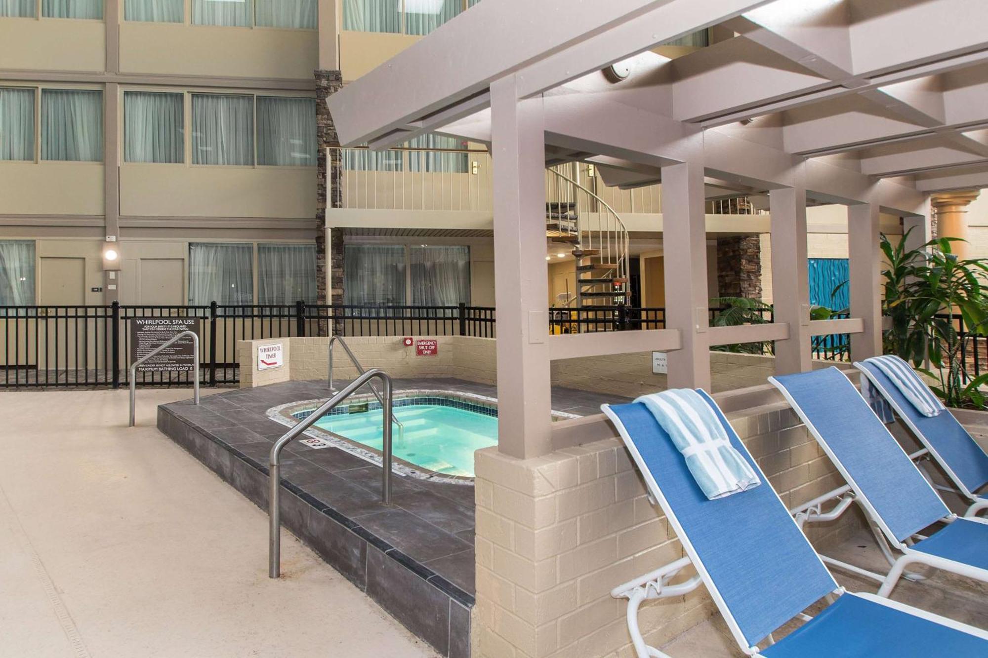 Wyndham Garden Westlake Exterior photo