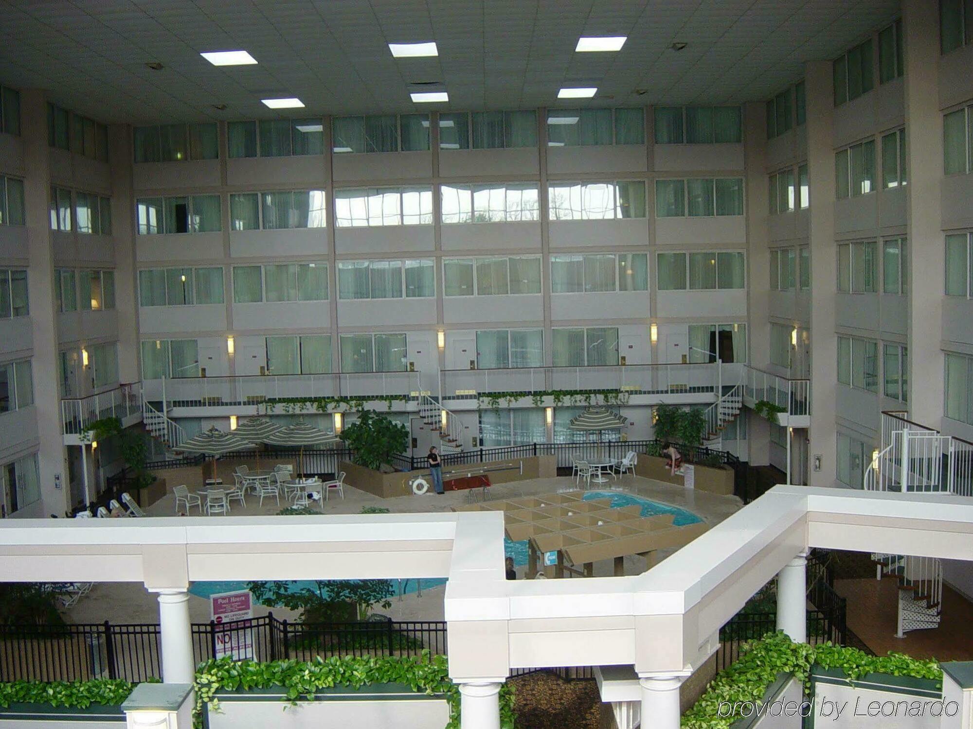 Wyndham Garden Westlake Exterior photo